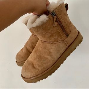 SOLD chestnut short ugg booties 🌰